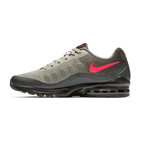 Sneakers homme Air Max Invigor NIKE .